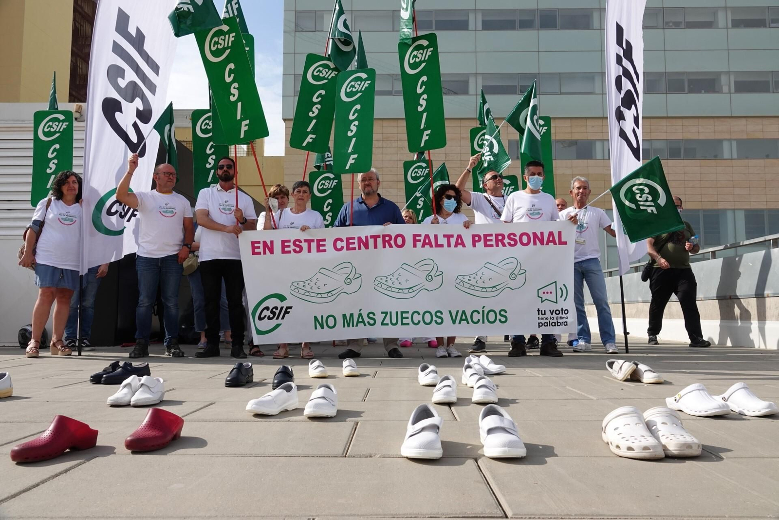 Concentración que llevaron a cabo los responsables del sector sanidad de CSIF en el Hospital Universitario Torrecárdenas