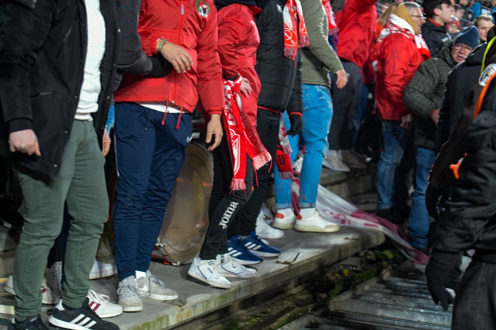 Las imágenes de la caída de la valla en el Granada CF - Málaga CF