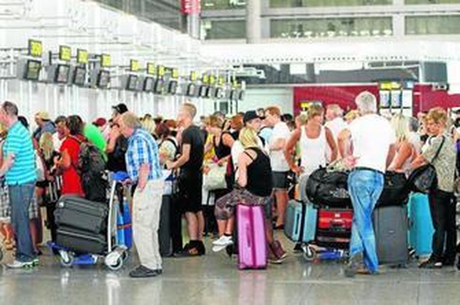 Pasajeros, en una imagen reciente del aeródromo malagueño.