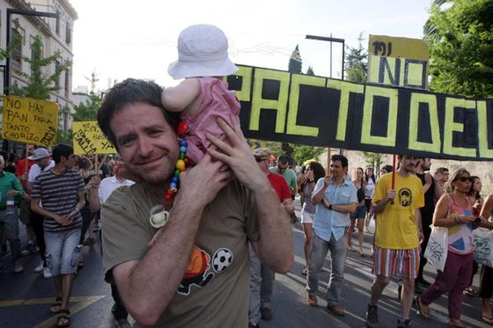 Las imágenes de la manifestación de los indignados en Granada el 19-J