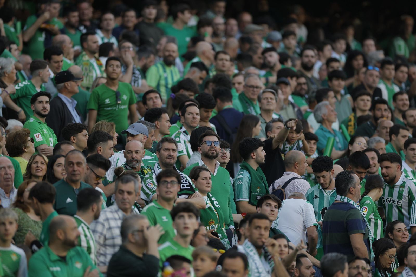 Búscate en las fotos del Betis - Fiorentina