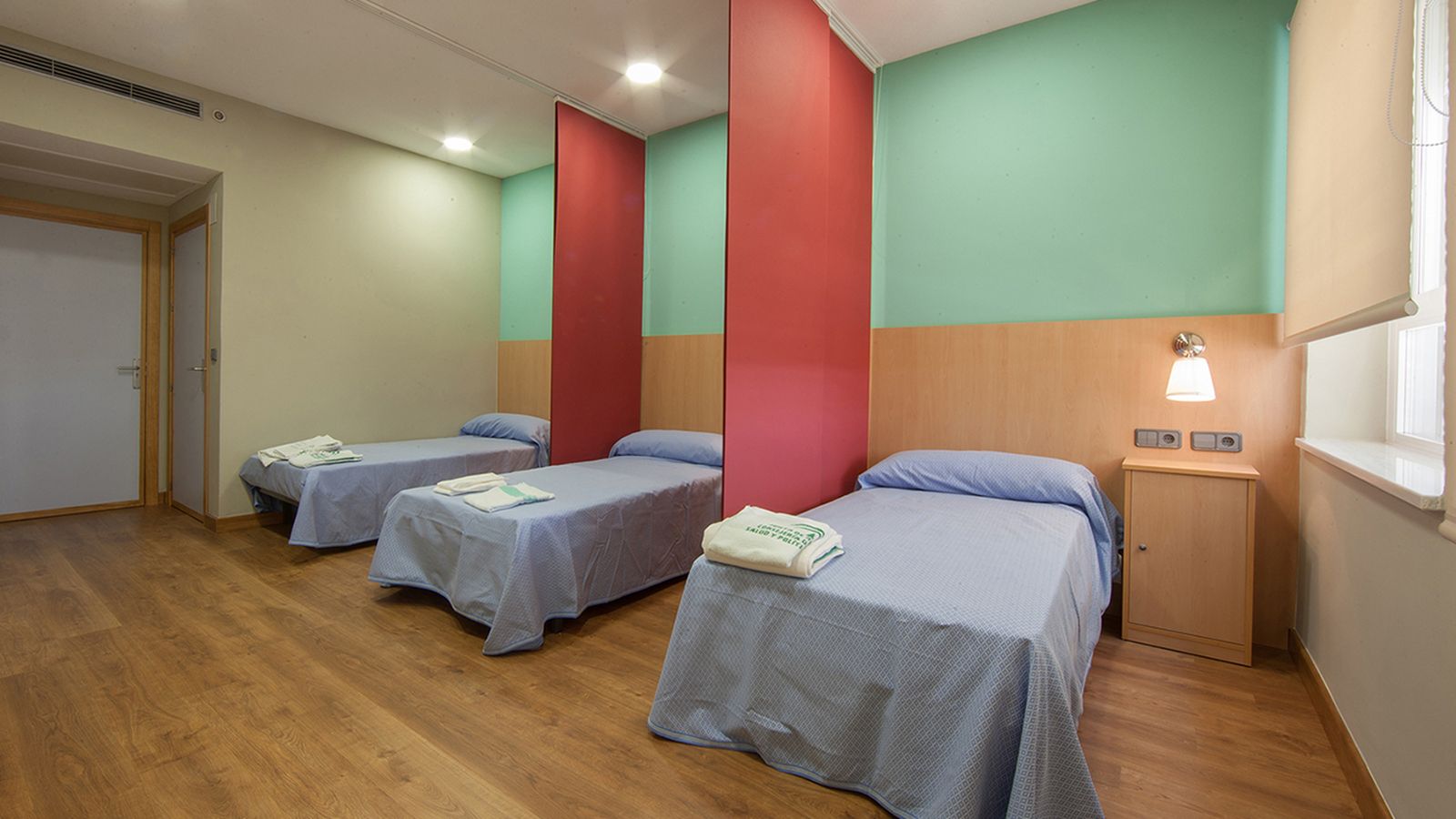 El dormitorio del hotel, equipada con tres camas.