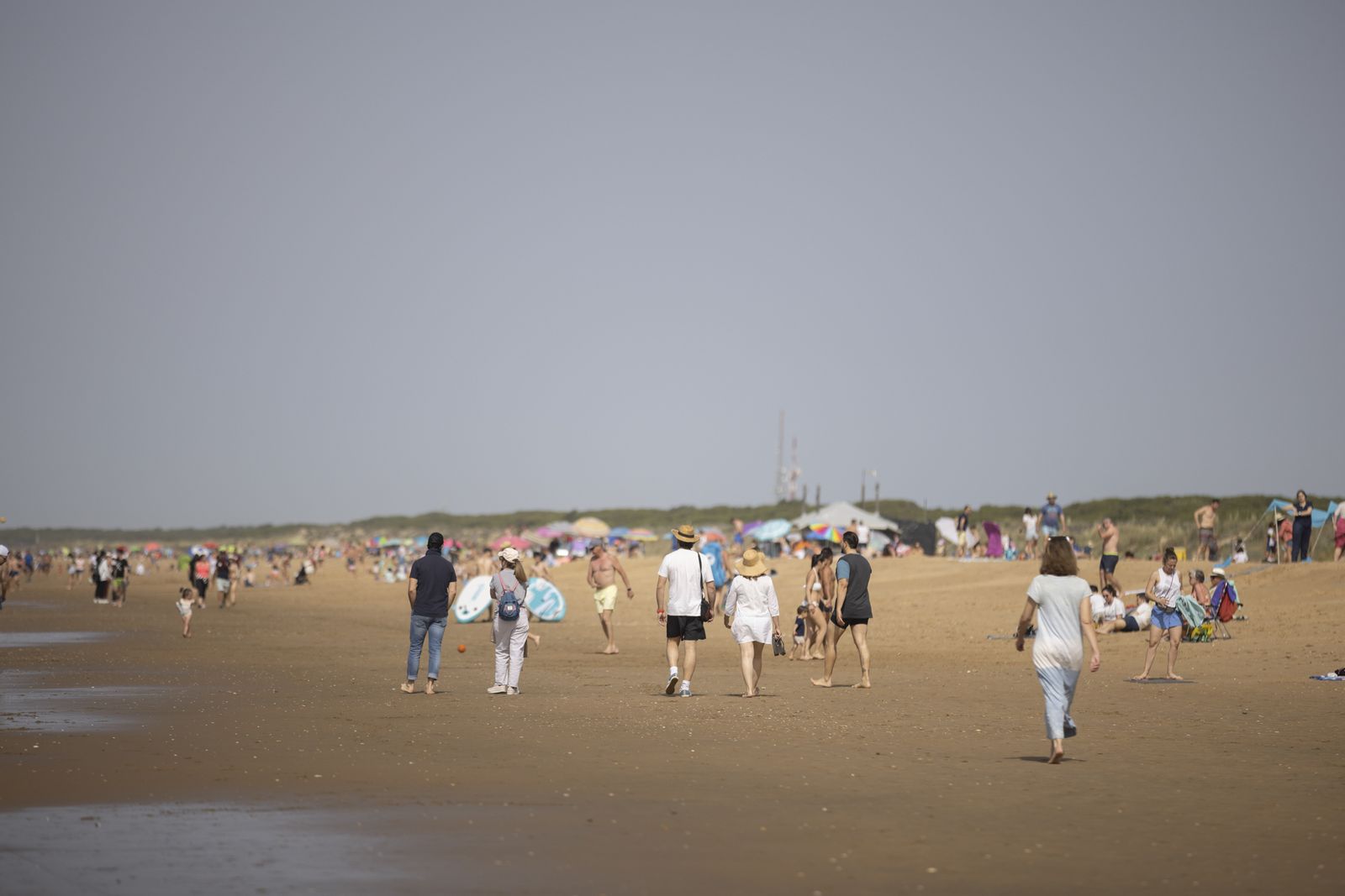 Imágenes del ambiente en las playas en este sábado 8 de abril