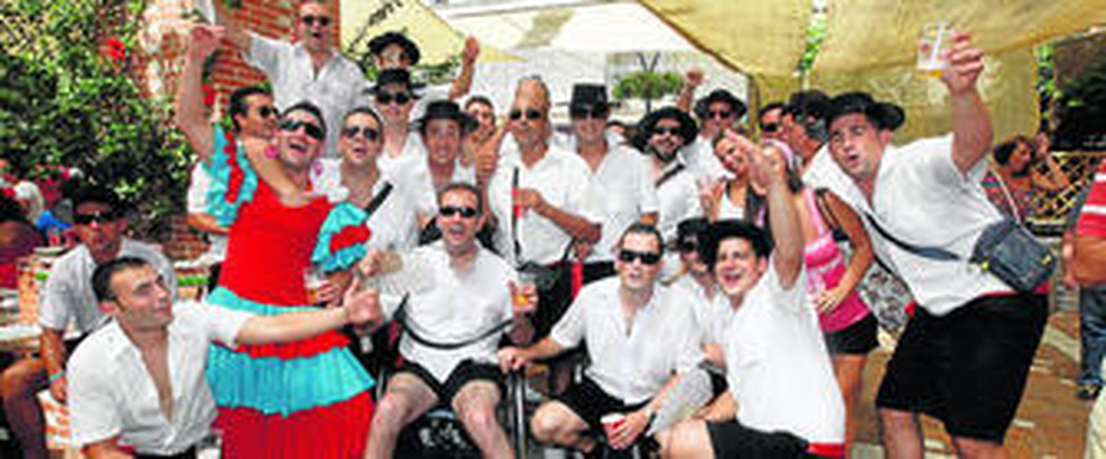 Salva y sus amigos, todos ellos de Las Palas (Murcia) visitaron la Feria para montar una buena fiesta y despedirse de la soltería.