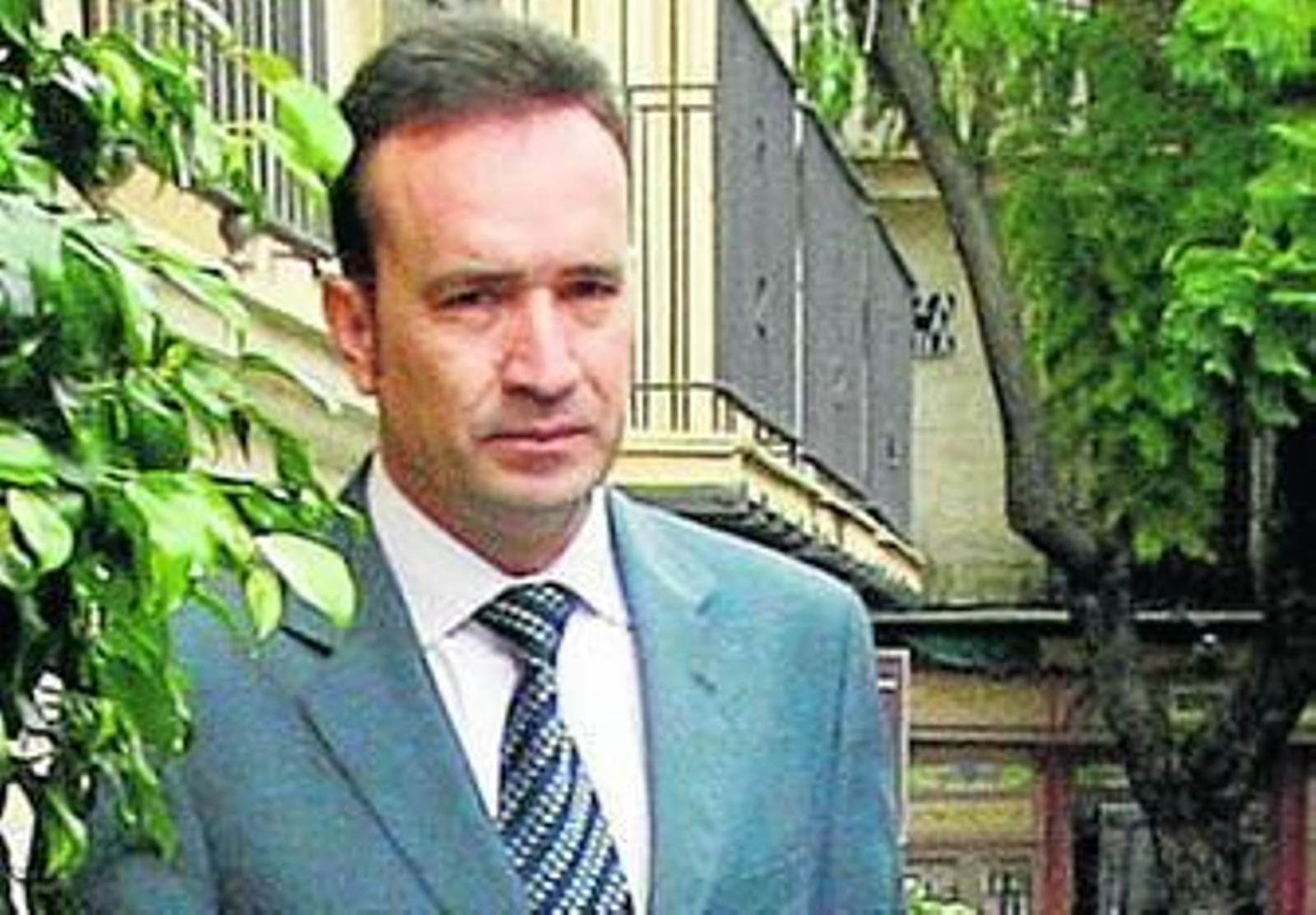 Juan Carlos Jiménez, fotografiado en la puerta del Ayuntamiento.