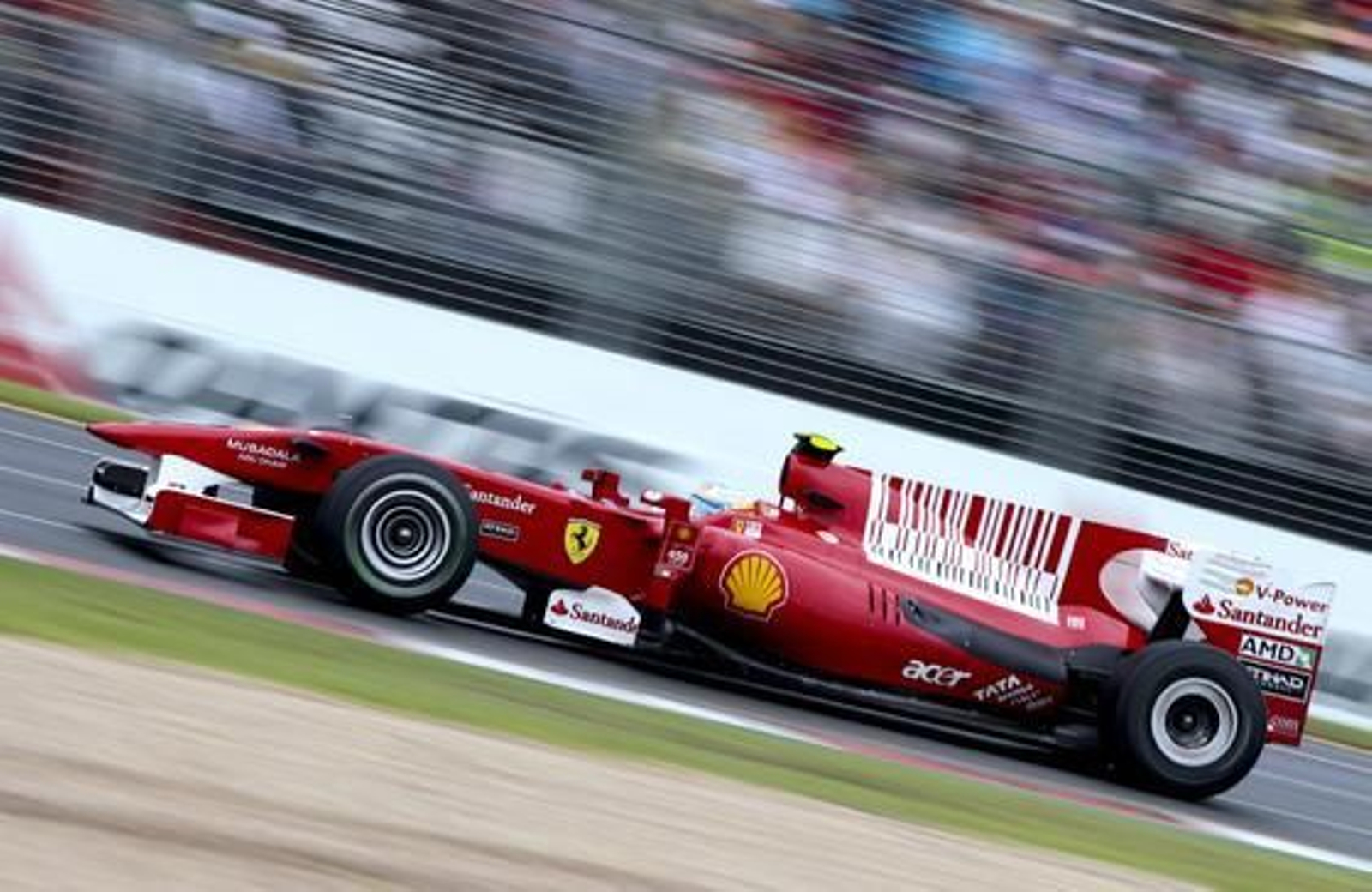 Alonso atacó sin piedad hasta acabar en la cuarta posición. (FOTOS: AFP/Reuters/EFE)