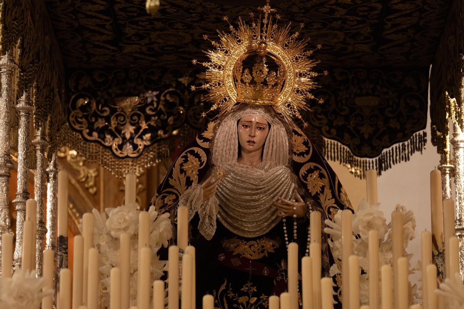 Las mejores fotografías de la salida de la Hermandad de los Escolapios 2025