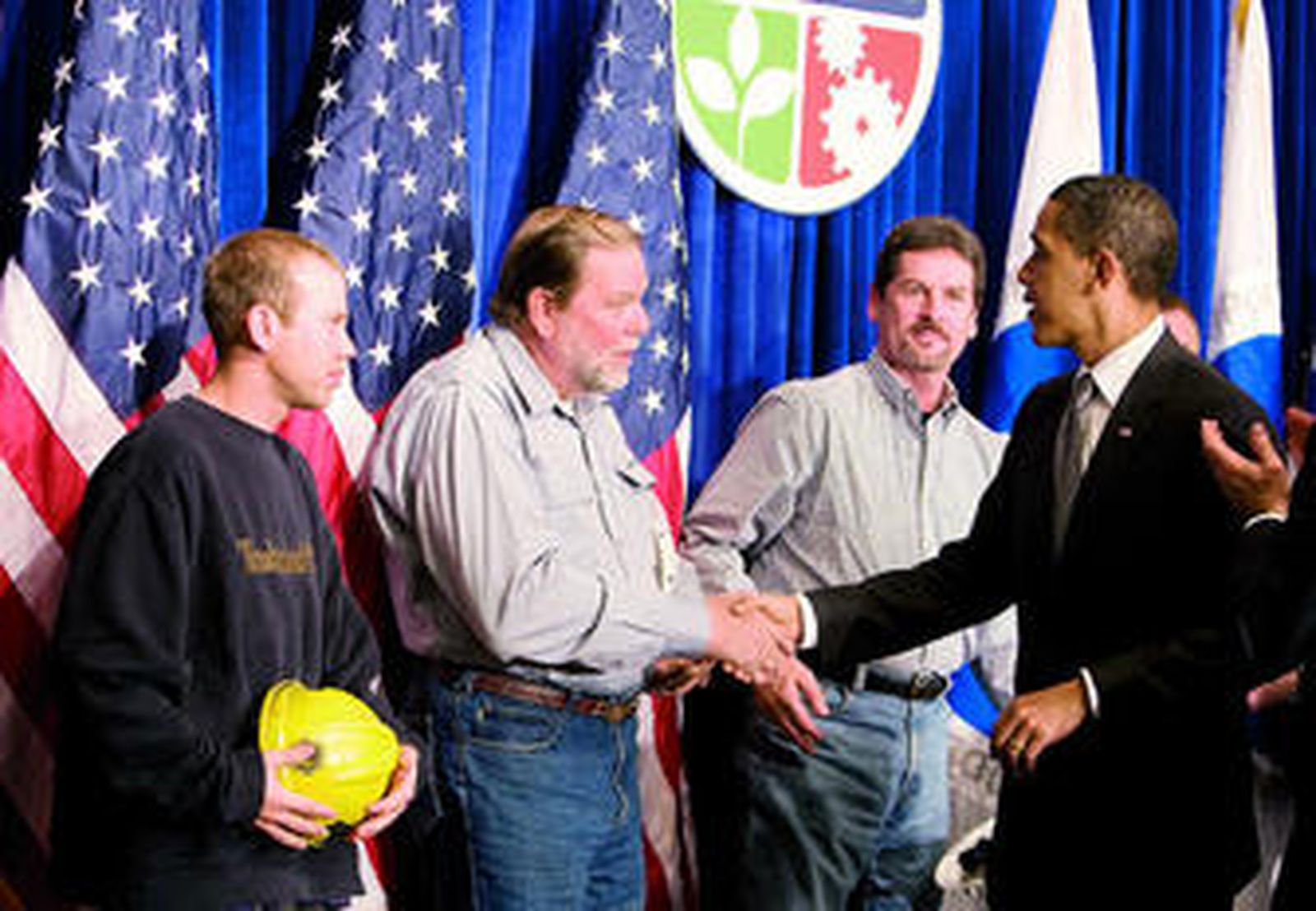 Obama recibió ayer en la Casa Blanca a trabajadores de la construcción en paro antes de anunciar las medidas hacia Cuba.