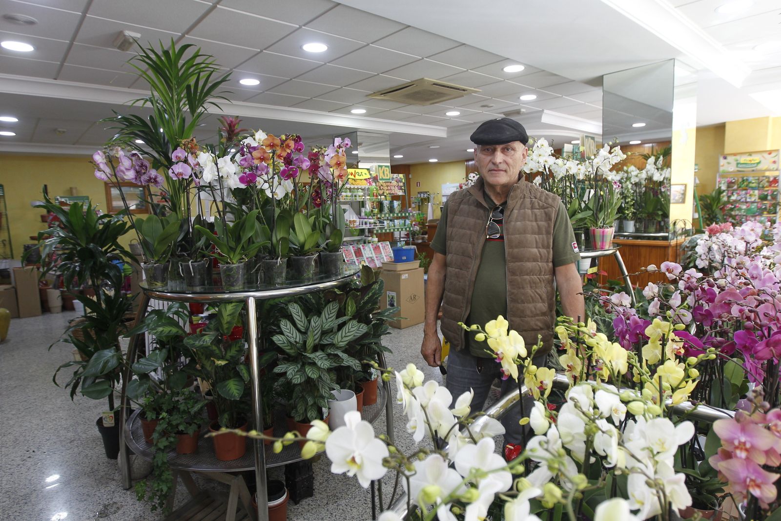 Juan José Tripina en el establecimiento de Suministros Tripiana en la calle Javier Sanz.