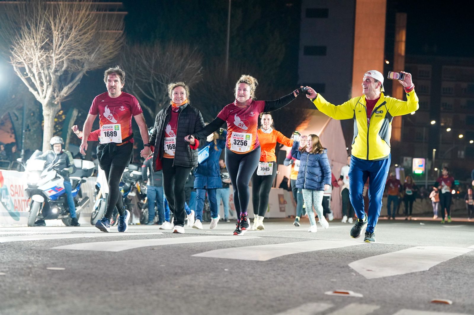 En imágenes: búscate en tu llegada a meta de la Carrera de San Antón 2026 (5)