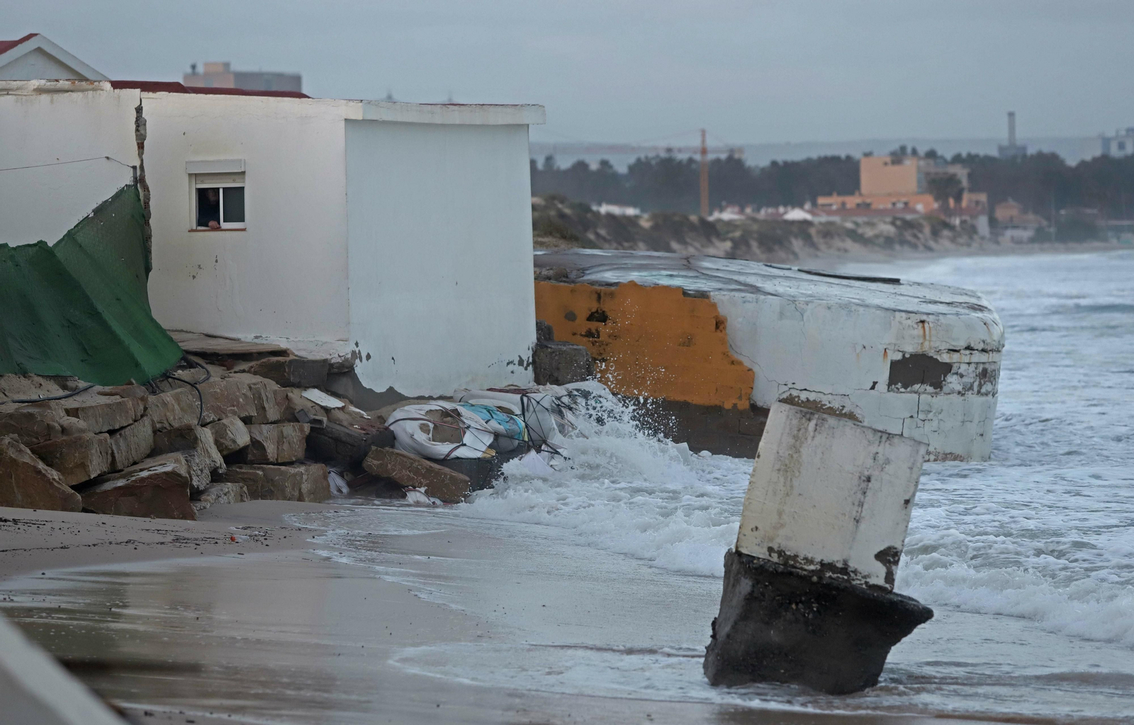 El búnker del Rinconcillo, destrozado tras los últimos temporales