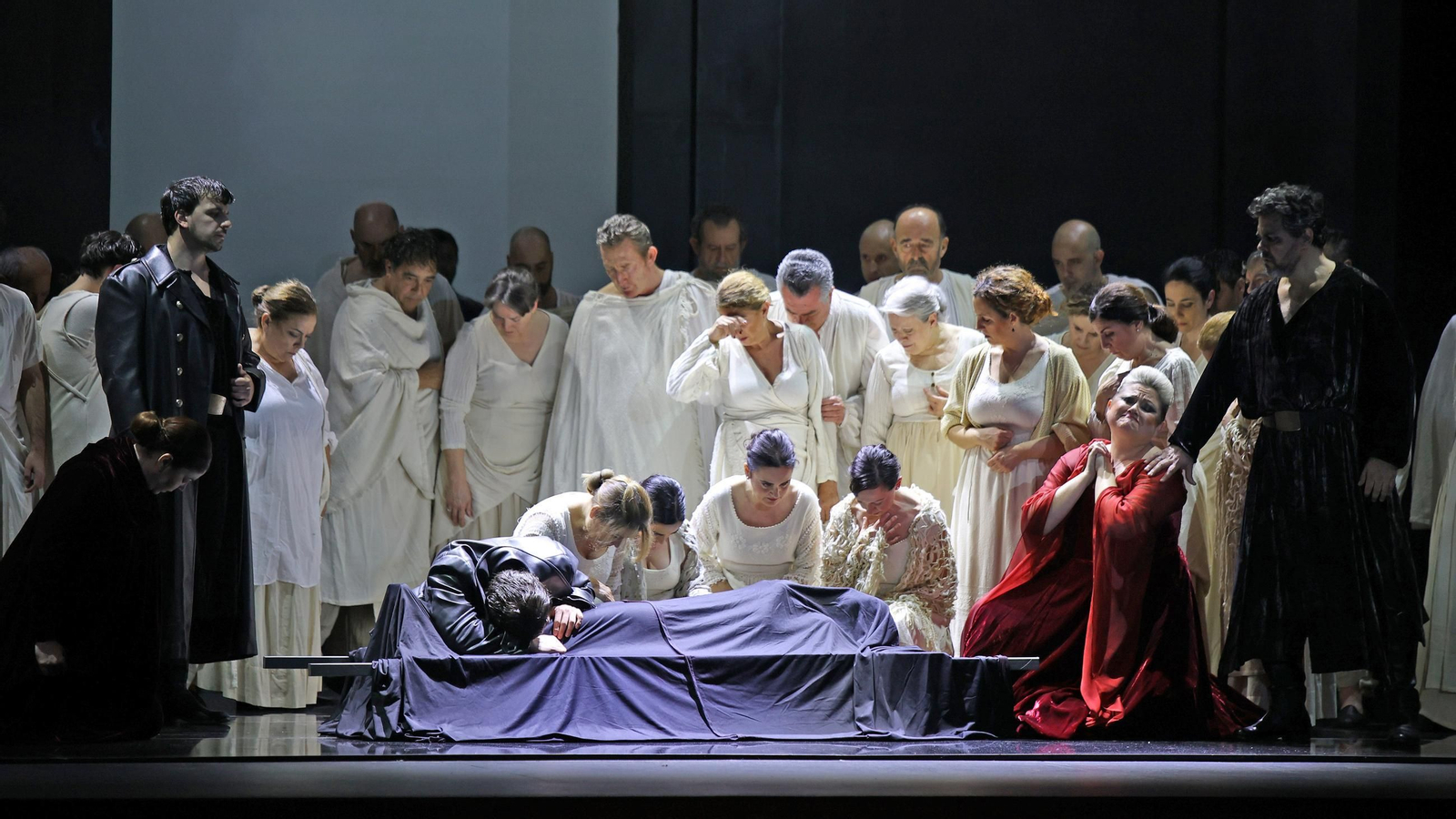 Imágenes de la ópera Macbeth en el Teatro Villamarta de Jerez