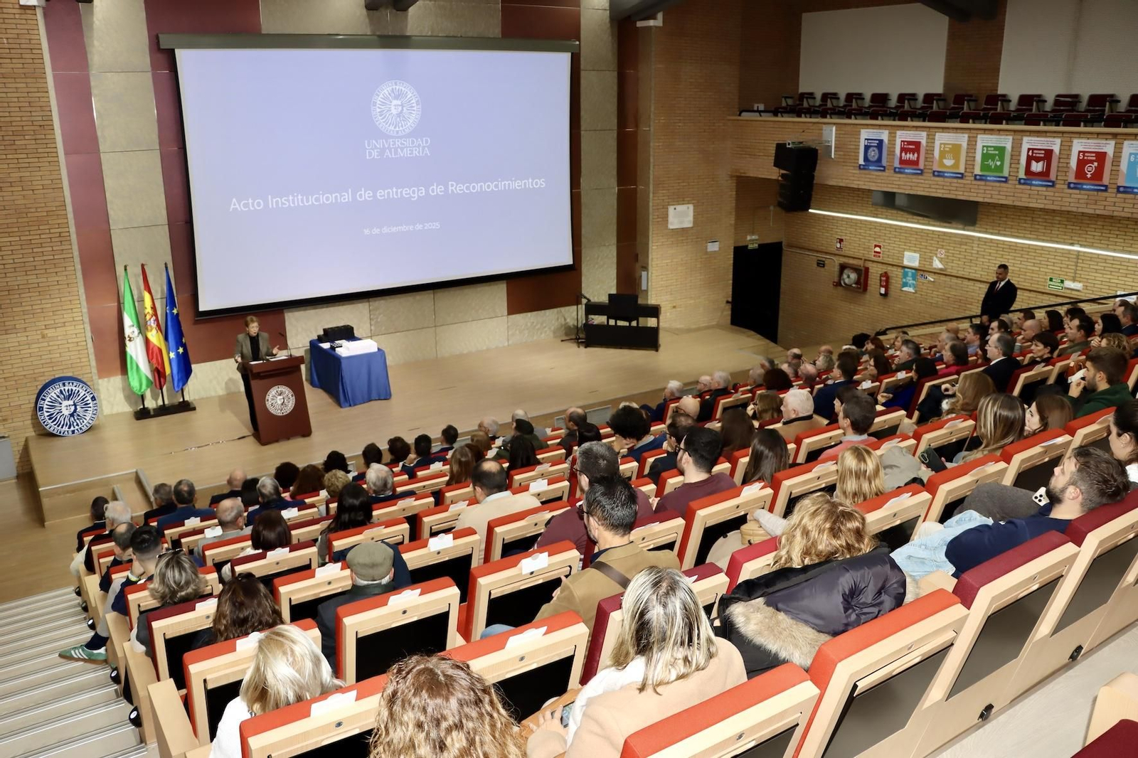 Reconocimientos en el Auditorio de la Universidad