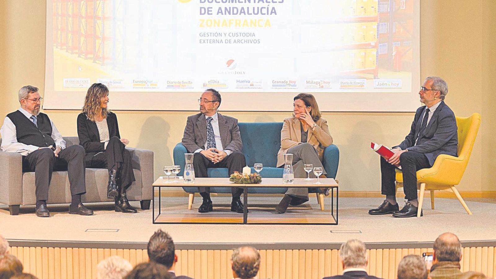 De izquierda a derecha: Juan Luis Gómez, Raquel Sánchez, José Manuel Seoane, Mª Ángeles Ruiz y José Antonio Hidalgo. De izquierda a derecha: Juan Luis Gómez, Raquel Sánchez, José Manuel Seoane, Mª Ángeles Ruiz y José Antonio Hidalgo.