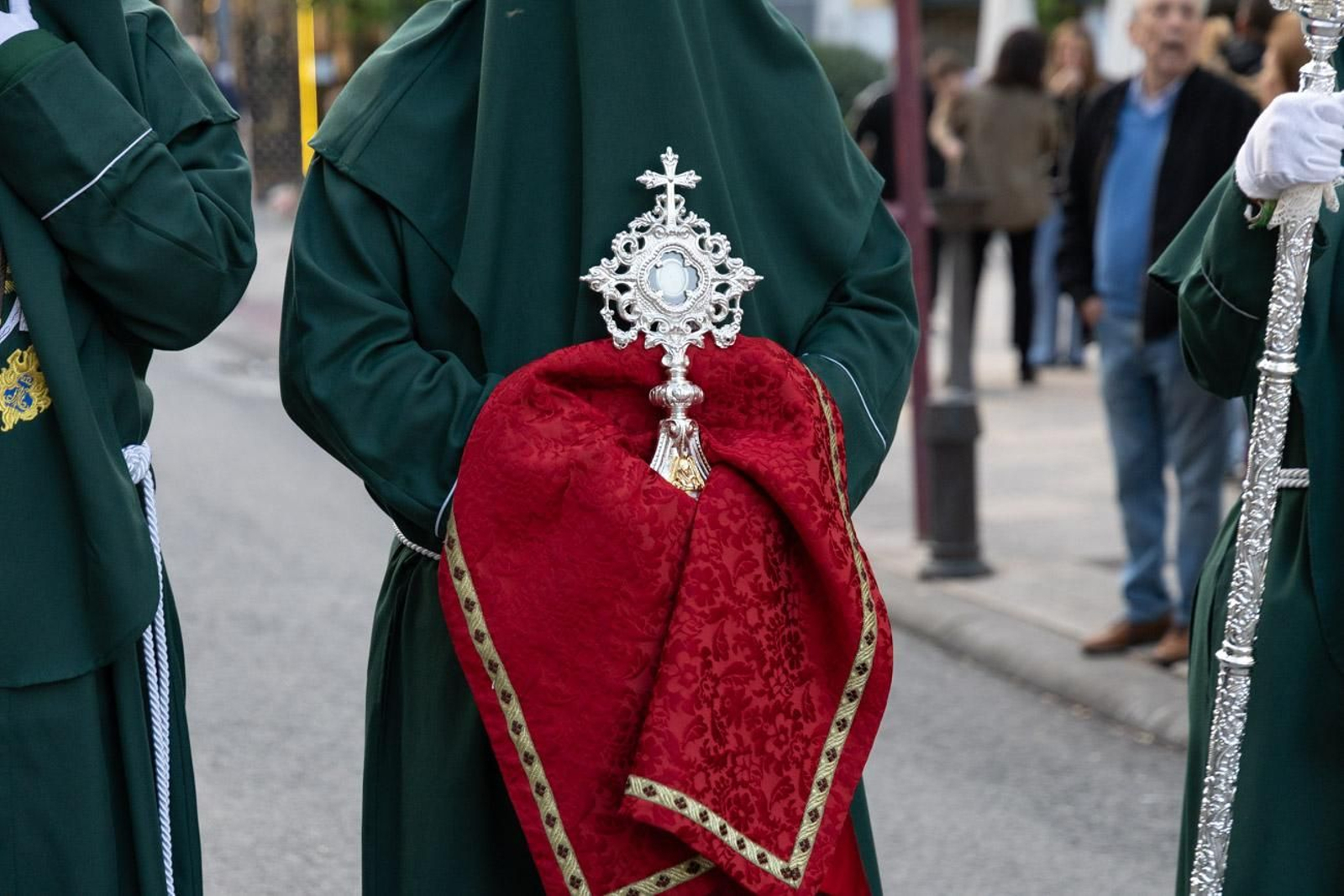 Las cofradías de la Vera Cruz, Expiración y Gran Poder lucen sus cortejos en la calle