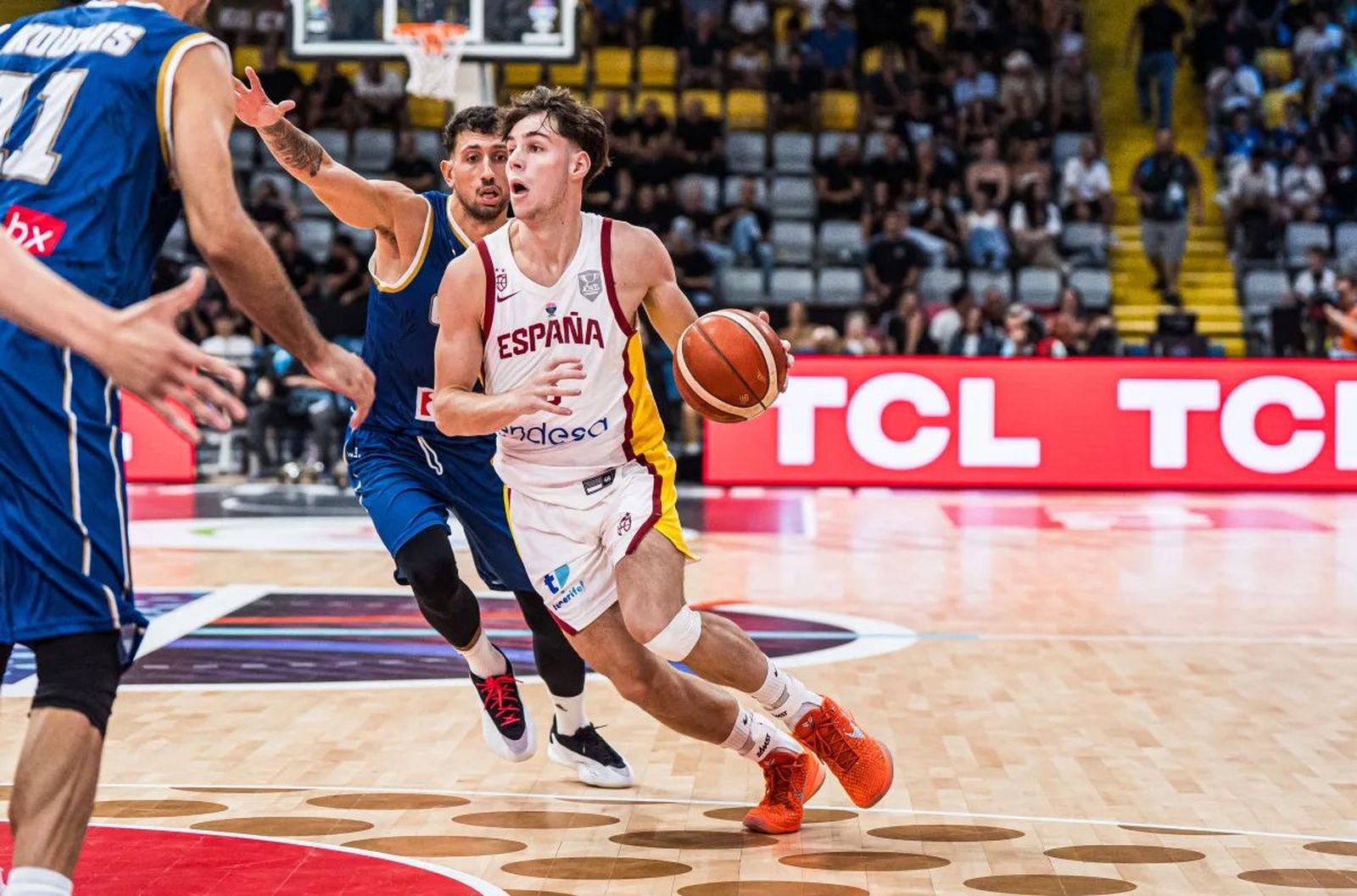 Mario Saint-Supery crece en el España-Chipre