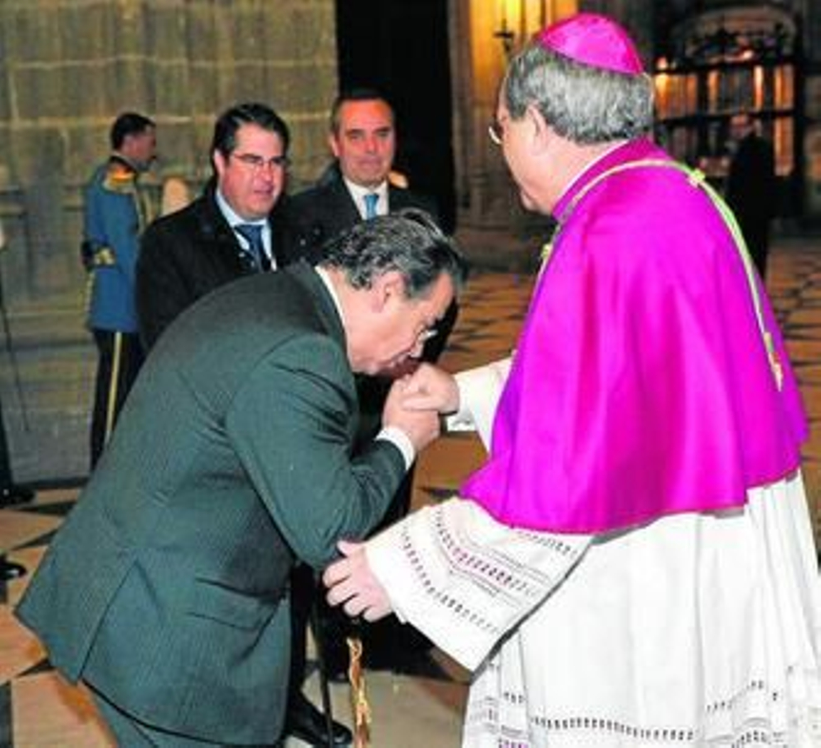Pontifical, baile de seises, besamanos en el Silencio y en la Pura y Limpia