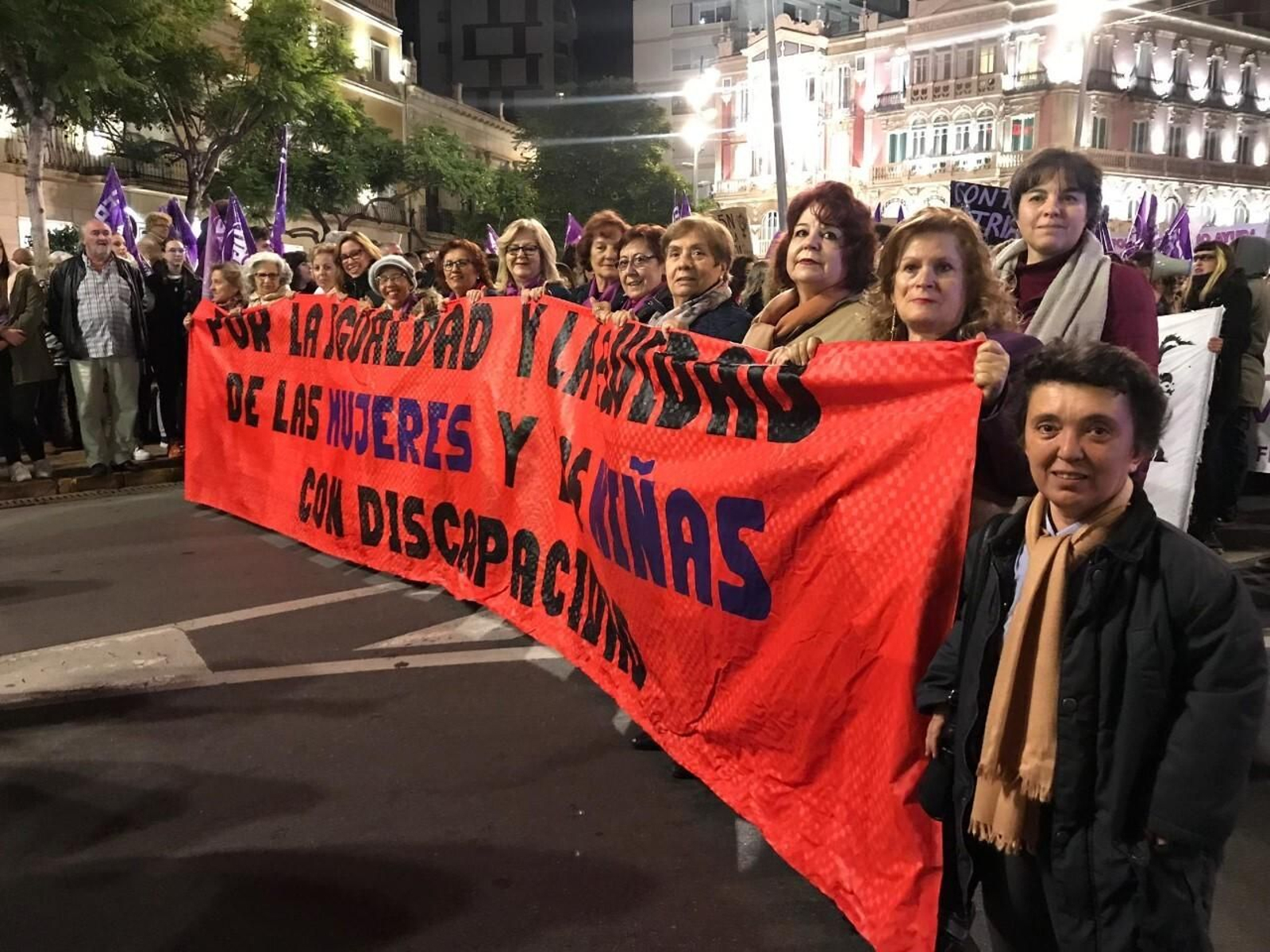 María Jesús Pérez, Presidenta de la Asociación LUNA en la manifestación de años anteriores el día 25 de Noviembre