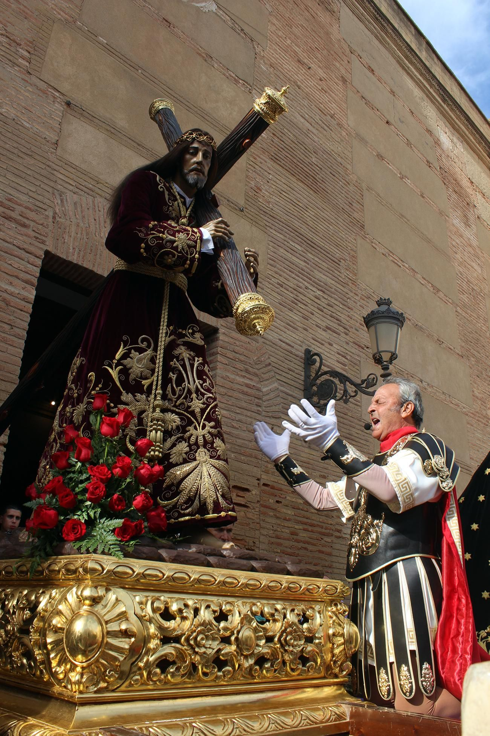 Las imágenes de la Subida de Jesús y la procesión del Viernes Santo por la mañana en Vera