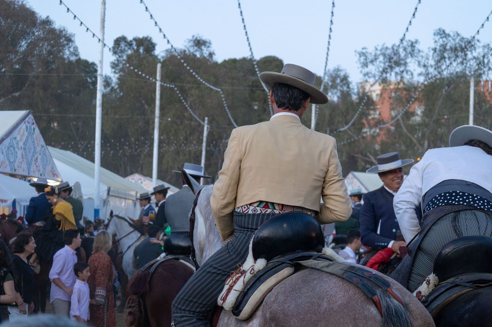 Feria del Caballo 2023: Imágenes del ambiente en la noche del sábado