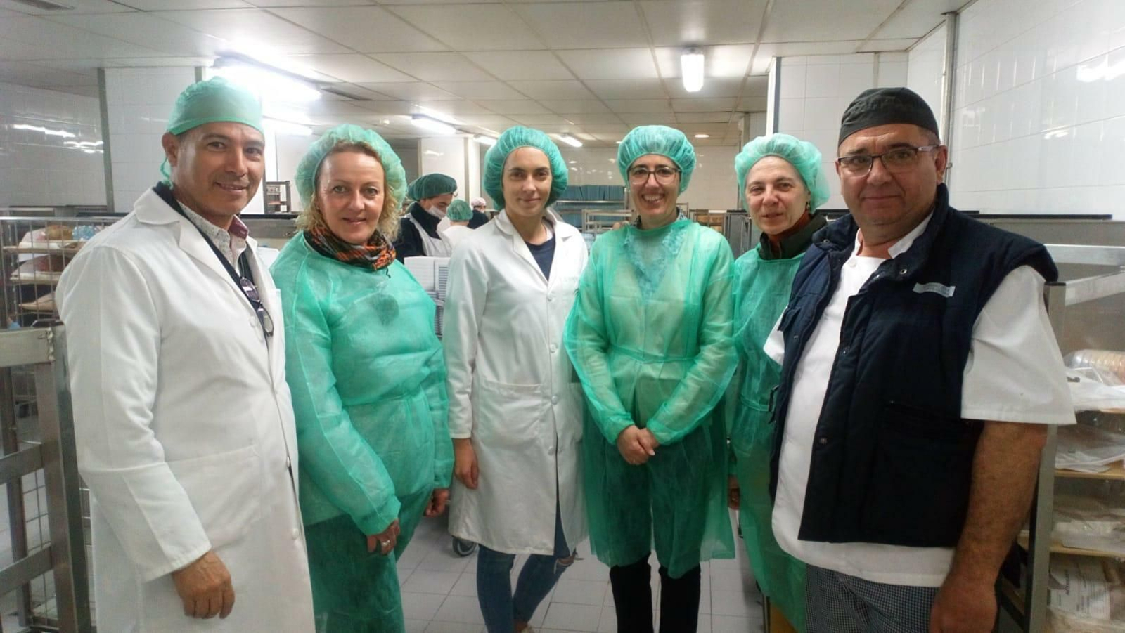 Miembros de la Asociación de Celíacos con resposansables de Hostelería