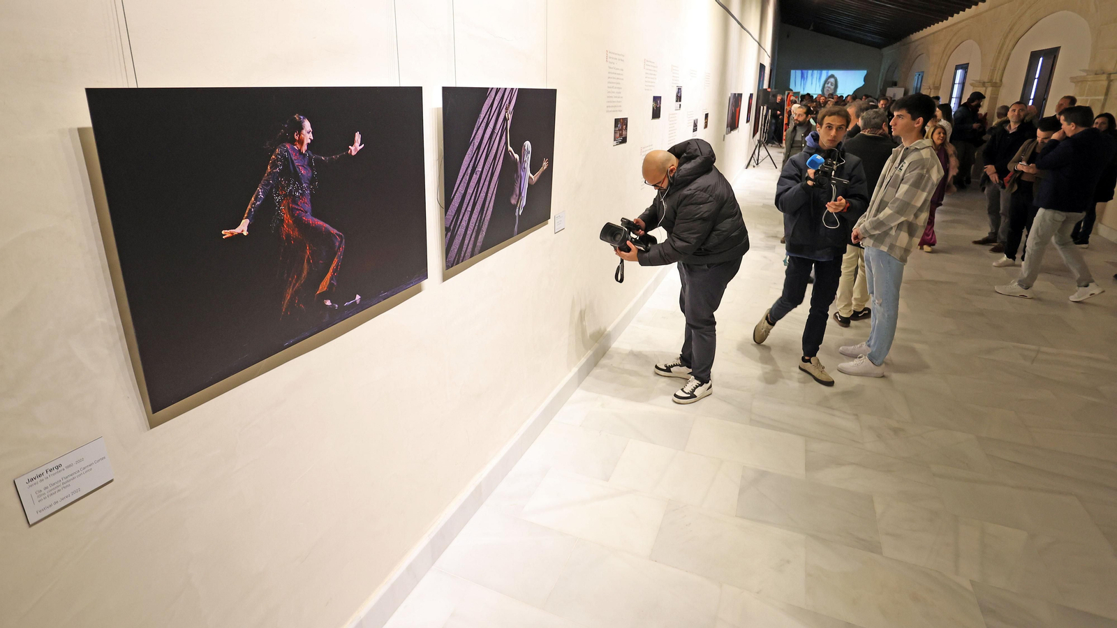 Exposición de Javier Fergo en los Claustro por el Festival de Jerez