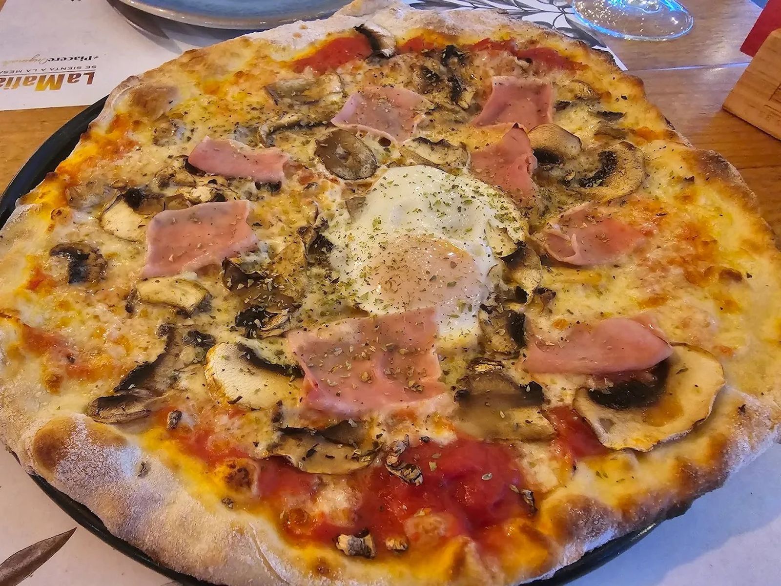 La Mafia se Sienta a la Mesa.