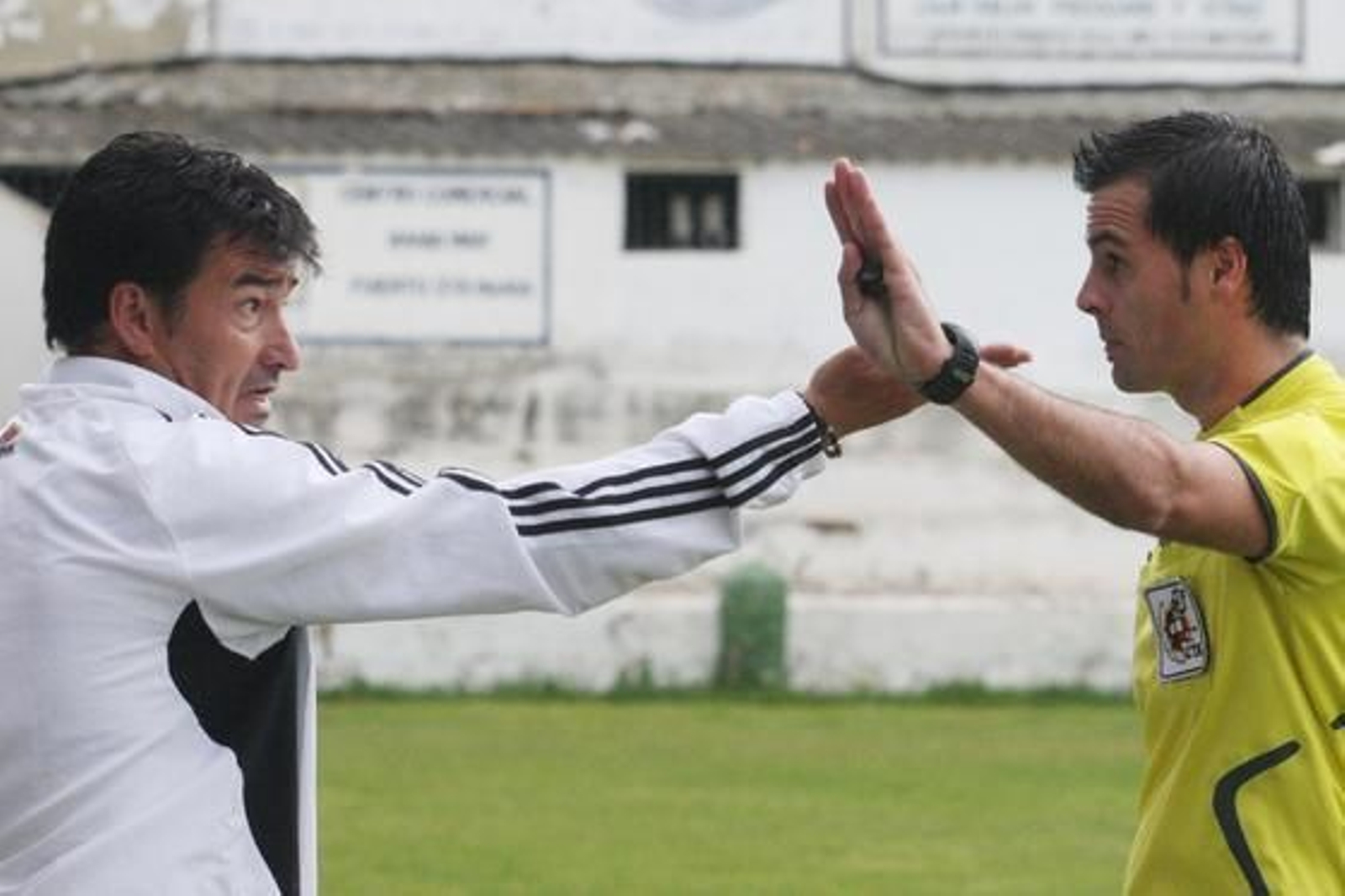 Los linenses empatan sin goles en Puerto Real y celebran el título de campeón de Liga.  Foto: Paco Guerrero
