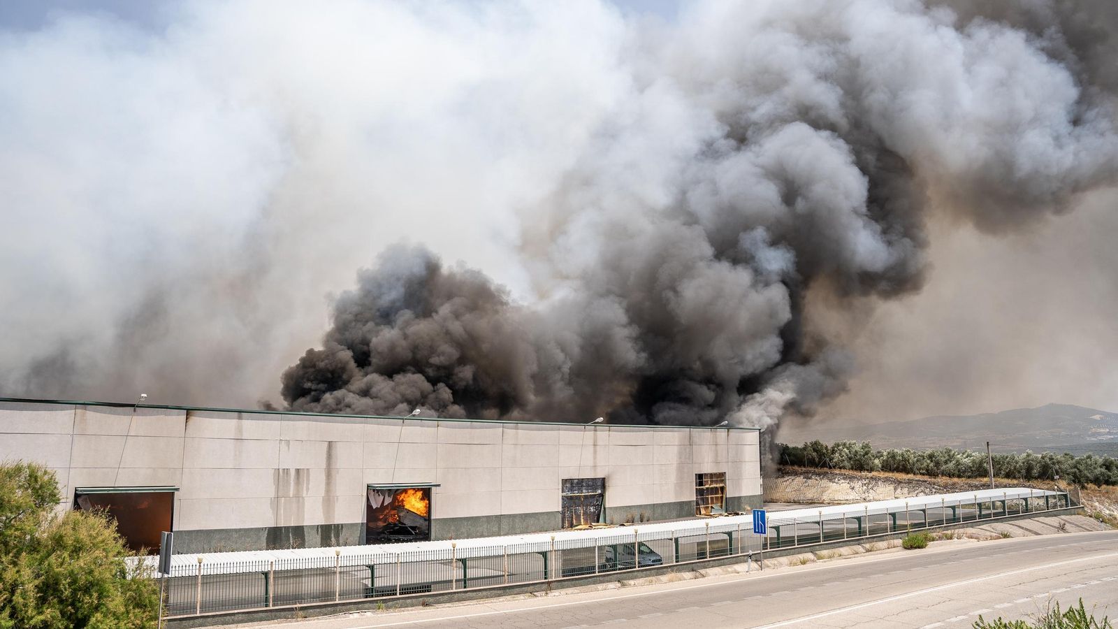La nave durante el incendio. La nave durante el incendio.