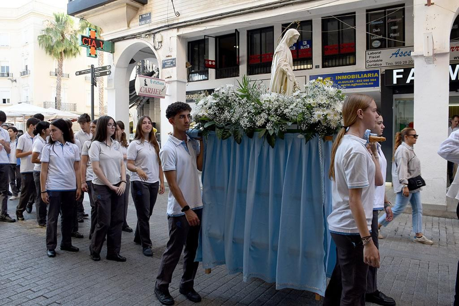 Imágenes de la procesión de la Virgen Milagrosa del colegio San Vicente de Paúl