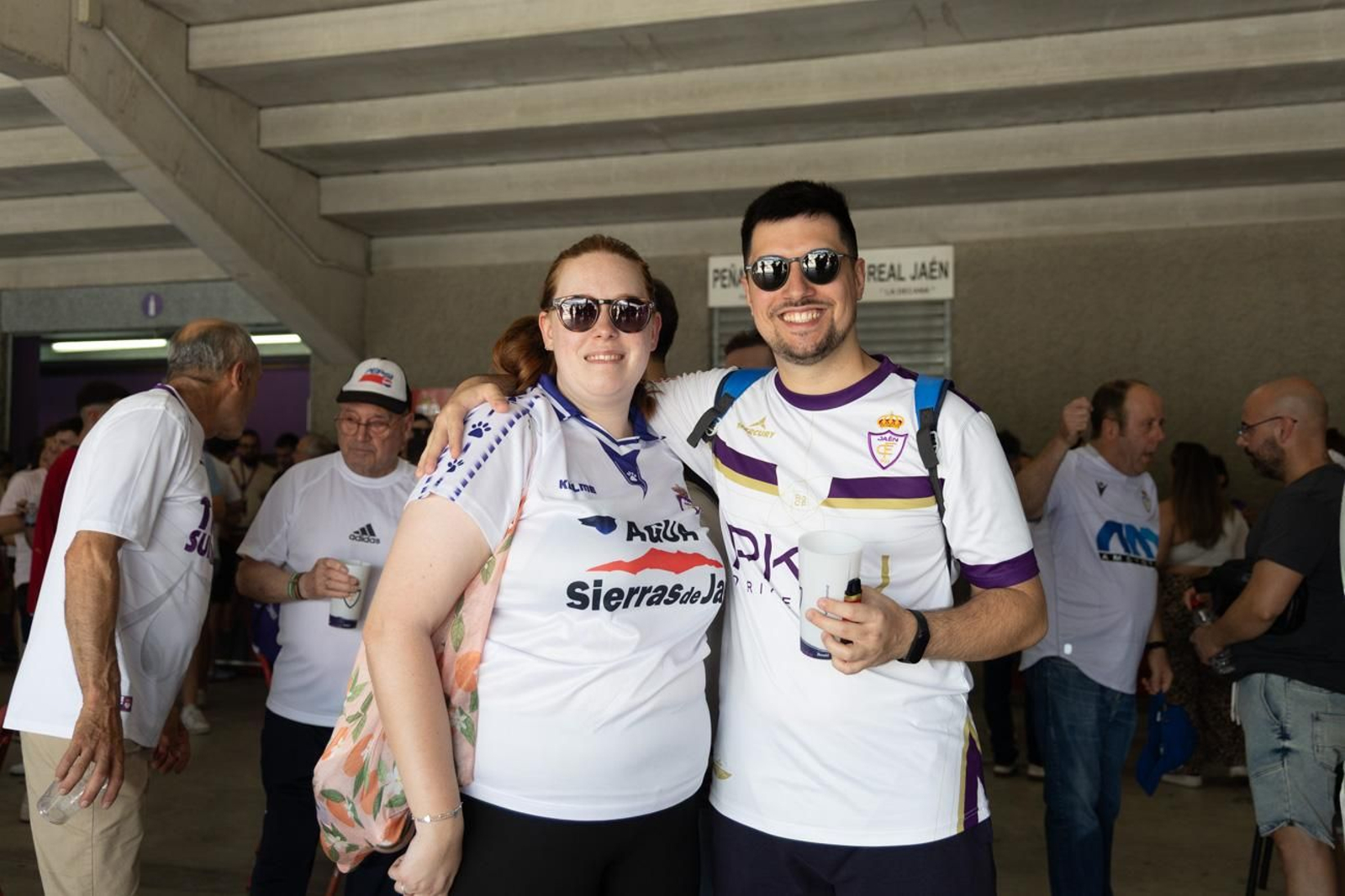 El épico recibimiento de la afición lagarta al Real Jaén, en imágenes