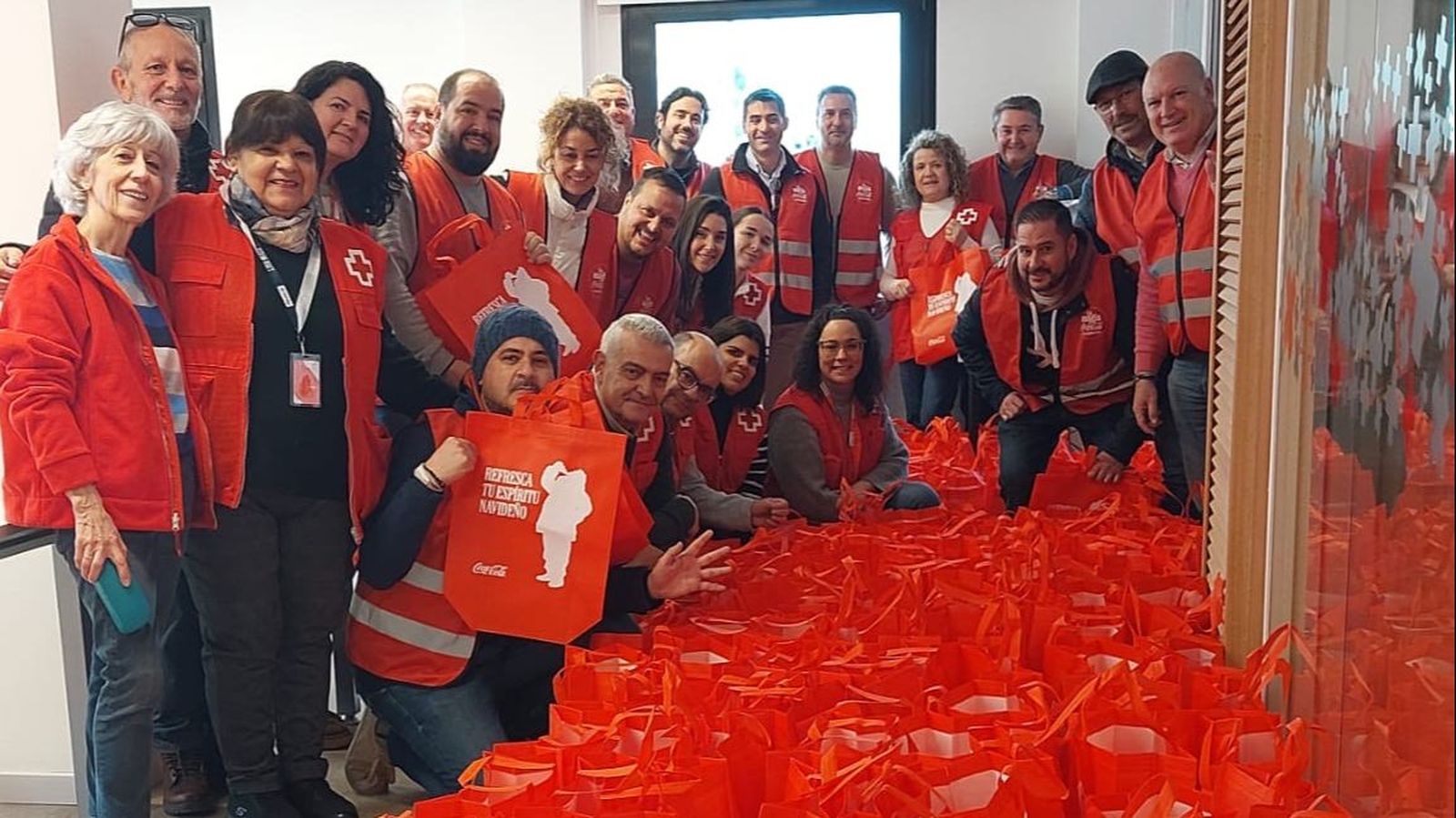 Bolsas de comida preparadas para las 250 familias