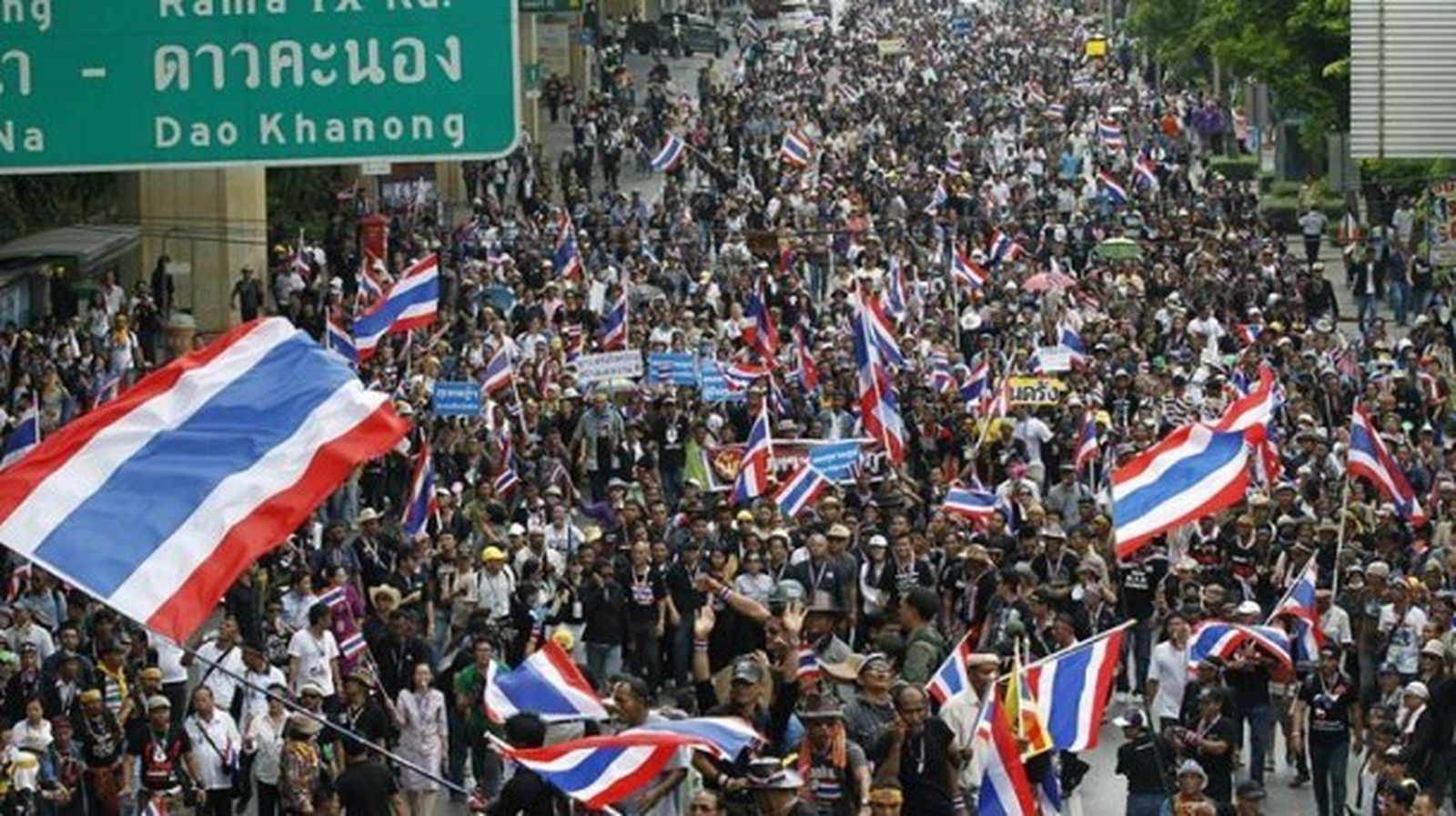Una de las multitudinarias protestas estudiantales contra la monarquía