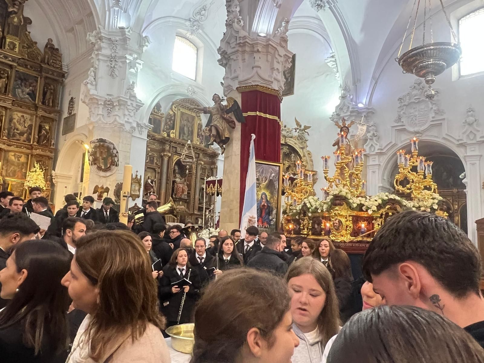 Jesús Resucitado y María Santísima de la Cabeza de Priego de Córdoba, en la iglesia de la Asunción.