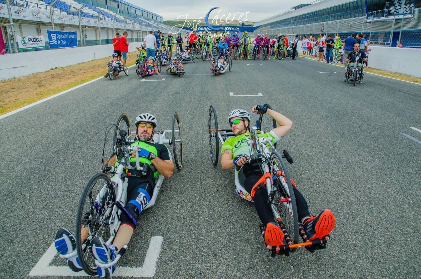 Juan Resina haciendo Handbike en Cabo de Gata.