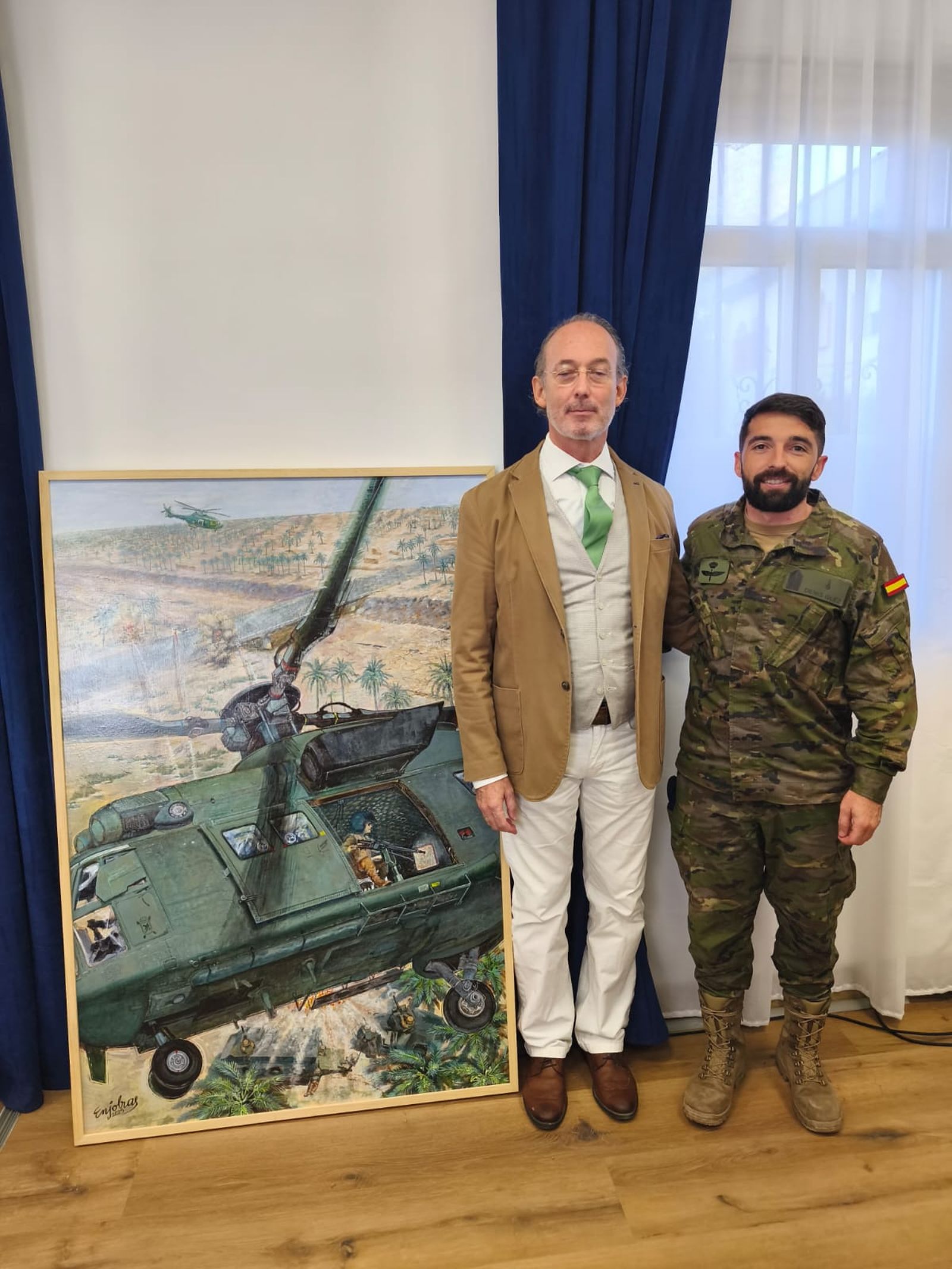 Luis Pablo Carmona y el sargento Denis, piloto de helicópteros.