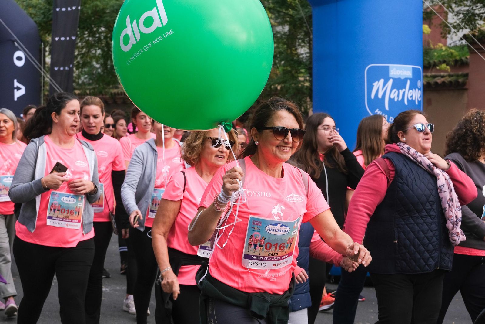 Búscate en la carrera de la mujer