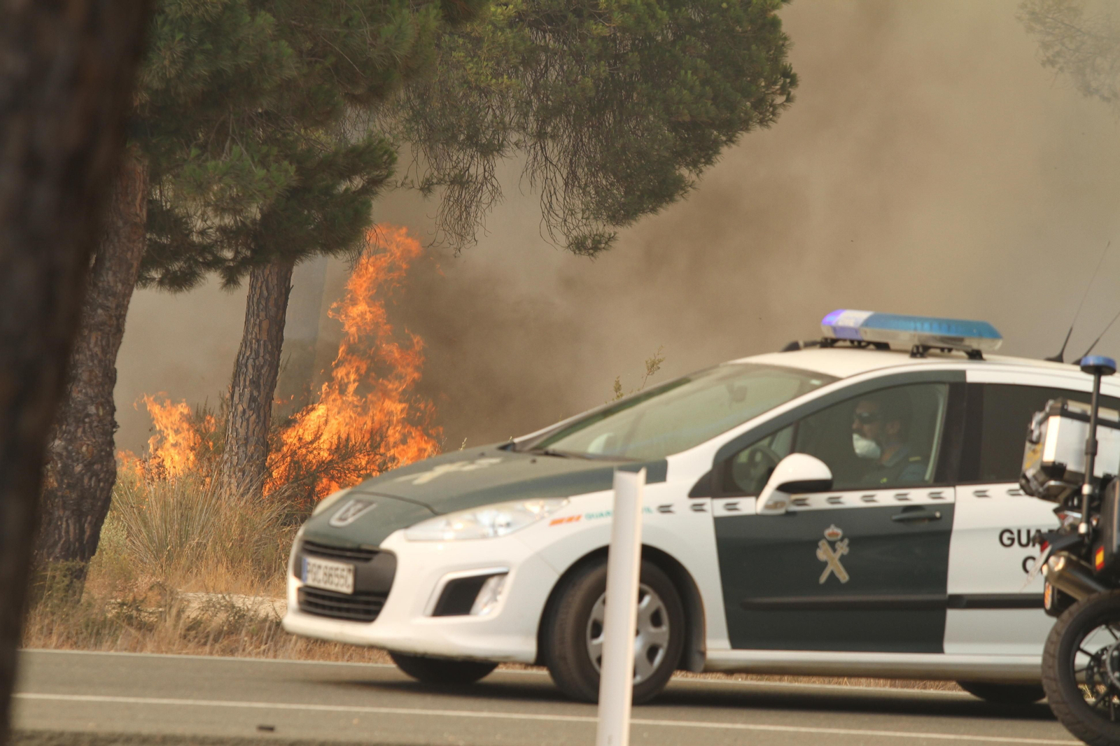 Las imágenes del incendio en Moguer y Mazagón