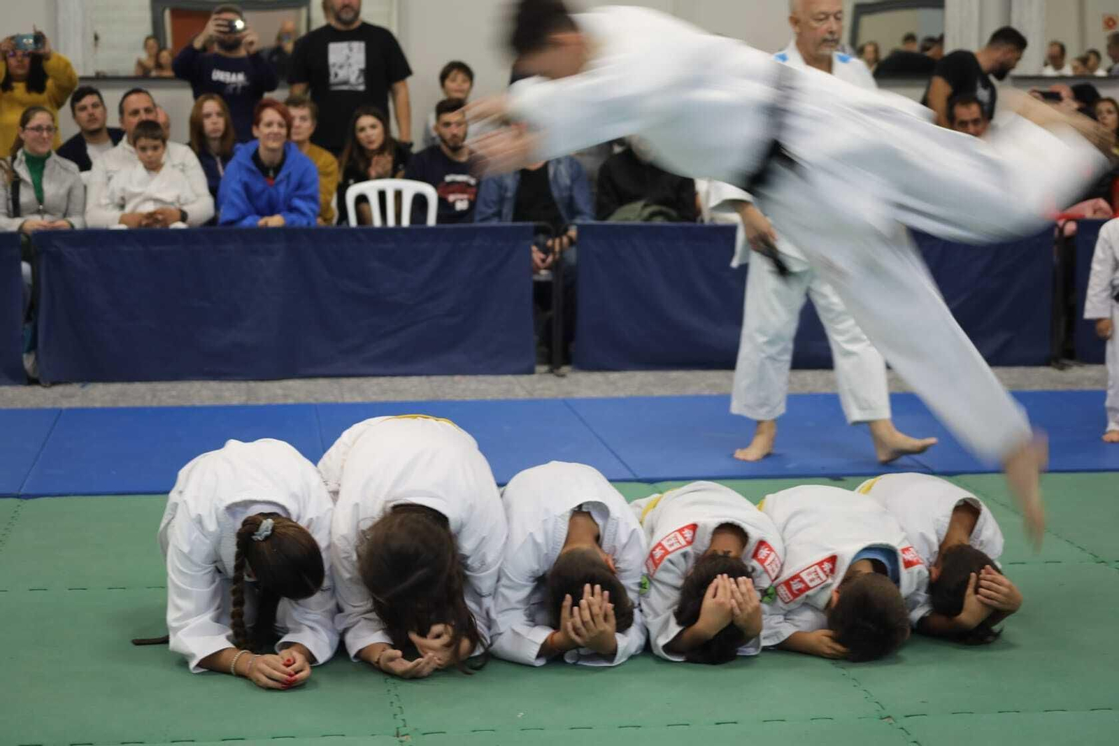 Momentos destacados de la Gran Gala Solidaria de Artes Marciales del Club Nazaret