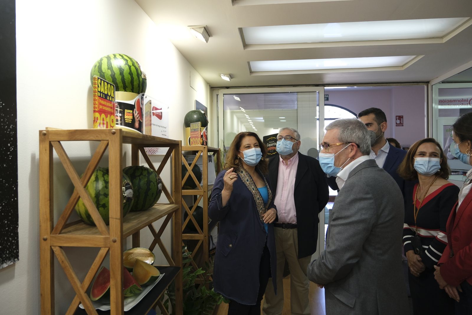 Fotogalería visita de Carmen Crespo a Grupo Caparrós. Almería