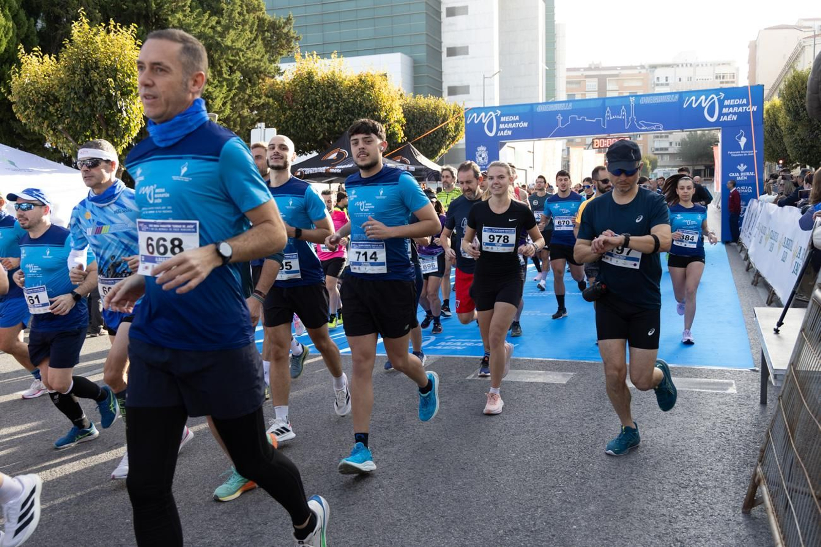 En imágenes: multitudinaria e histórica XXIX Media Maratón 'Ciudad de Jaén' y 10k en memoria de Paco Manzaneda (2)