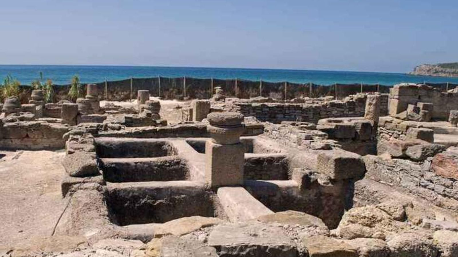 Una de las factorías salazoneras de Baelo Claudia