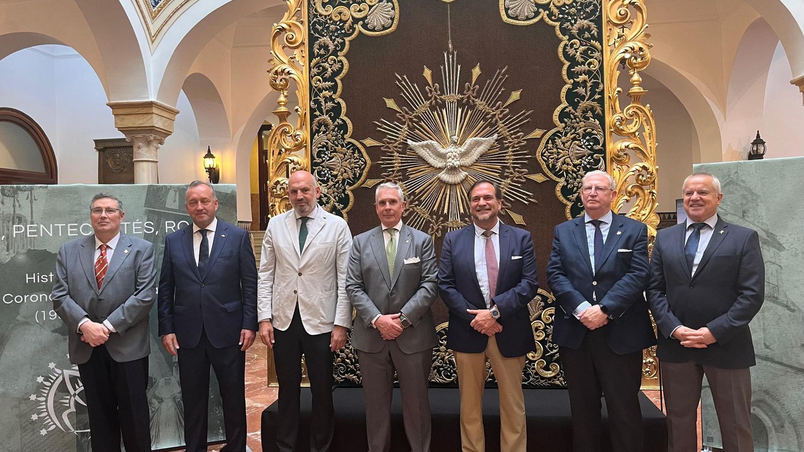 Acto inaugural de la exposición de la coronación de la Virgen del Rocío