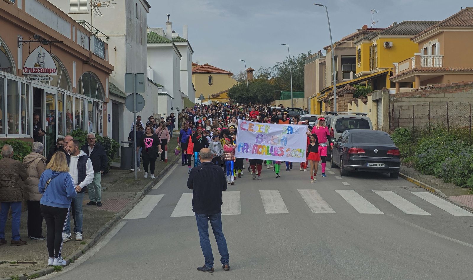 El pasacalles de carnaval del CEIP San García de Algeciras, en imágenes