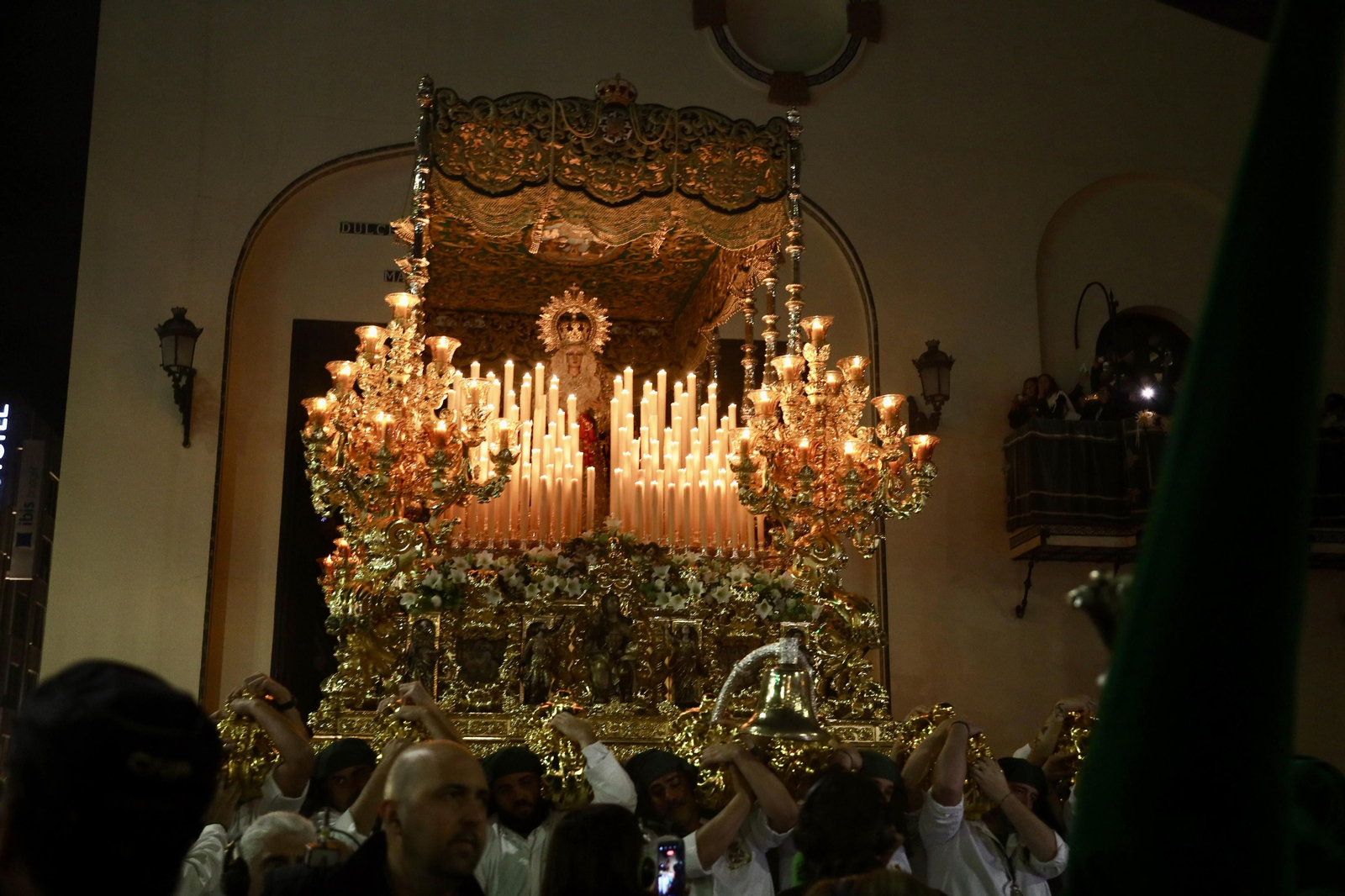 La Esperanza en su procesión del Jueves Santo en Málaga, en fotos