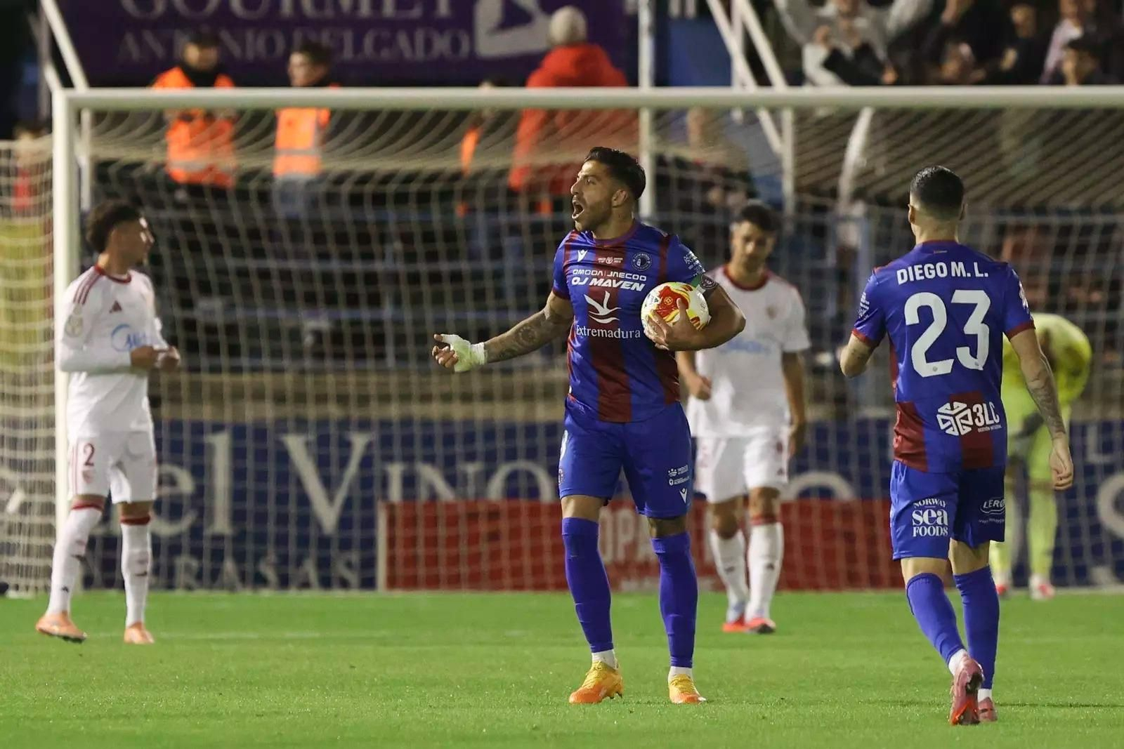 El argentino Zarfino, uno de los jugadores más destacados del CD Extremadura.