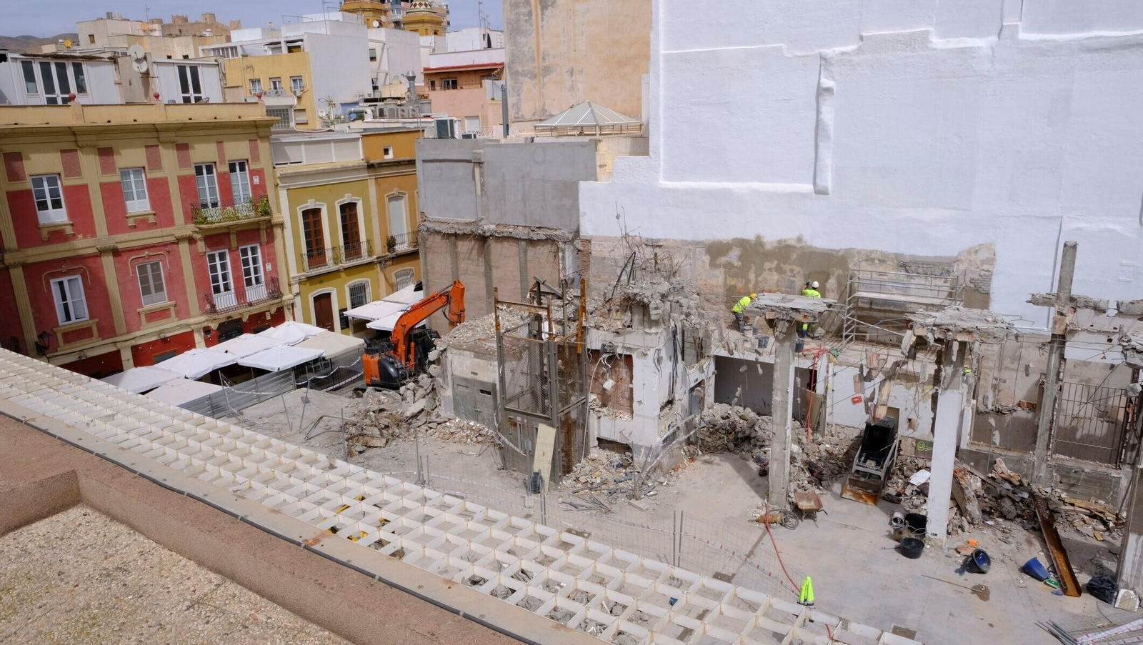 La antigua sede de Correos cuando era derribada La antigua sede de Correos cuando era derribada