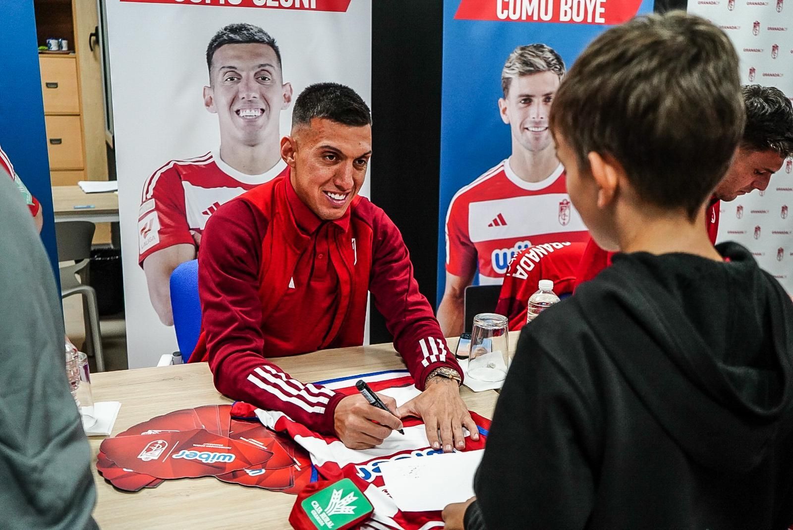 Las mejores imágenes de la firma de autógrafos del Granada CF