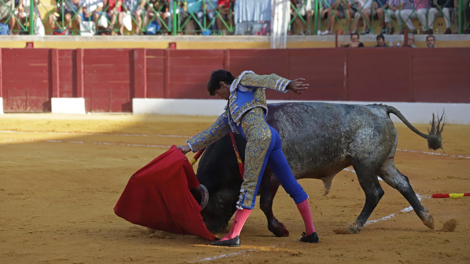 Fotos de la corrida del viernes de la Feria de La Línea: Curro Díaz, Manuel Escribano y David Galván