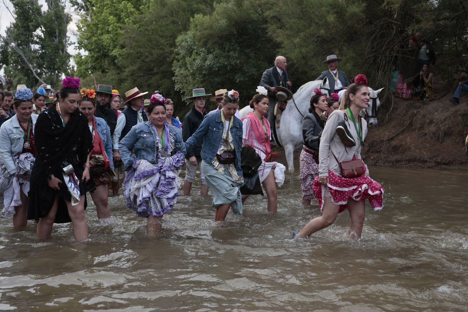 Las mejores imágenes del paso de Sevilla y Triana por el Quema